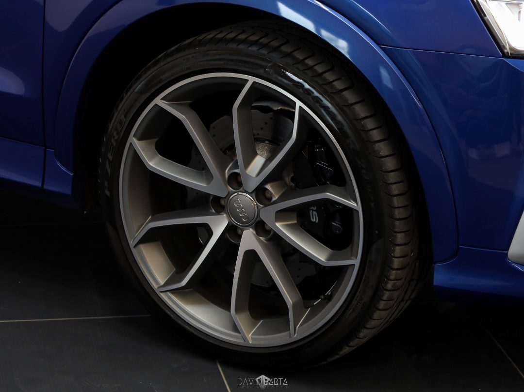 Audi RS Q3 2.5 TFSI blau Felge vorne