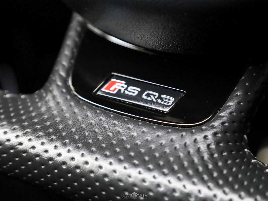 Audi RS Q3 2.5 TFSI blau Schrift