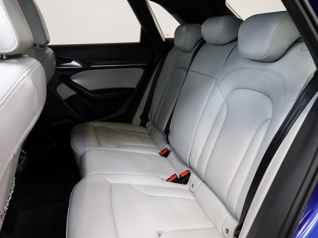 Audi RS Q3 2.5 TFSI blau Sitze hinten