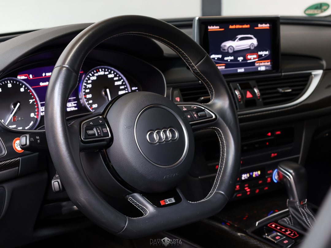 Audi S6 4.0 TFSI schwarz Lenkrad & Display